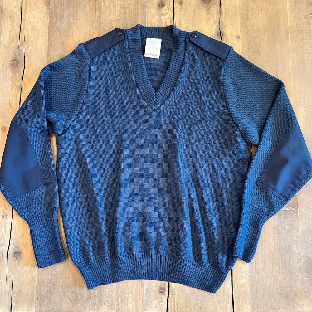 MILITARY EQUIPMENT Mehlin Estey Navy Wool Blend Knit V Neck Sweater